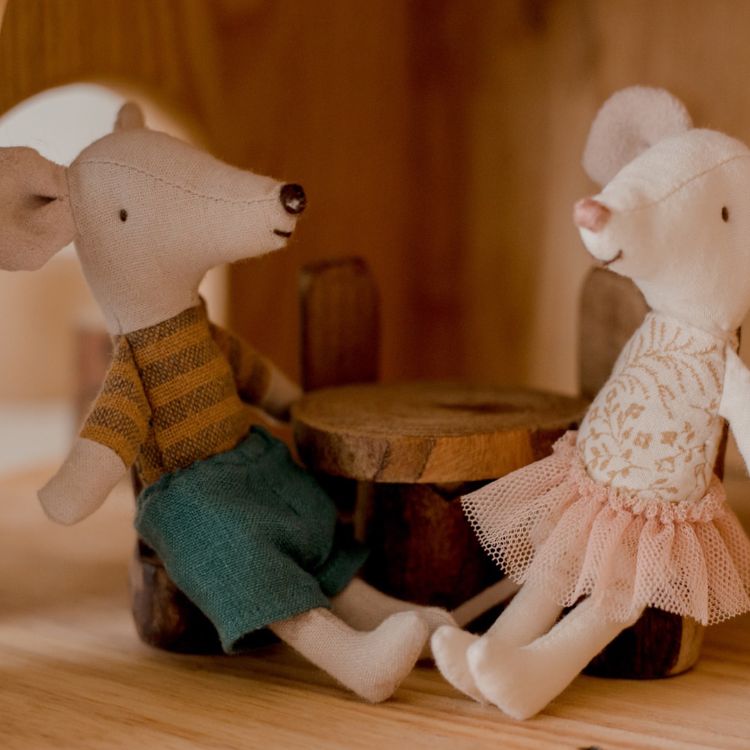 Two mice sitting at table in two storey cottage house of QToys