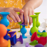 Fat Brain Toys | Squigz Starter Kit - 24pc Suction Construction Set