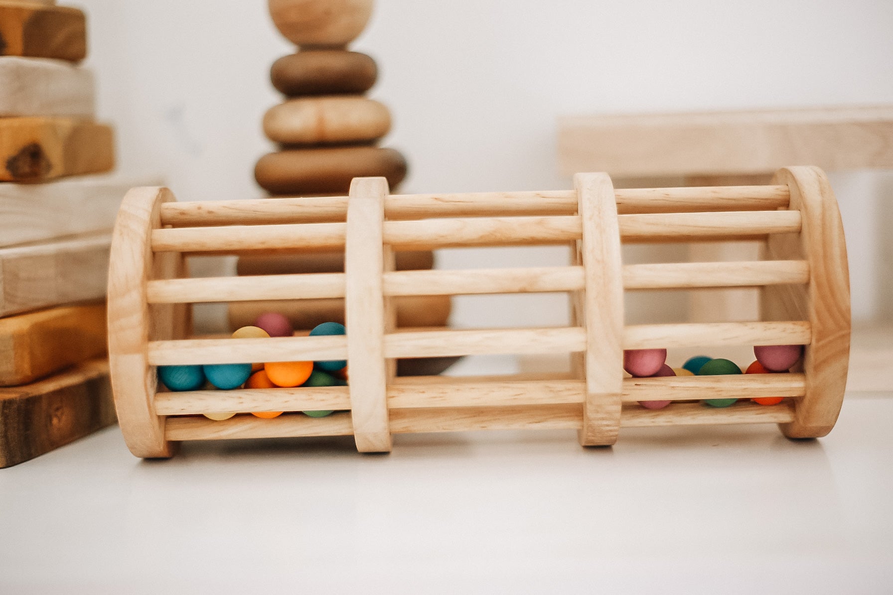 Wooden rattle rainmaker with colourful balls from QToys
